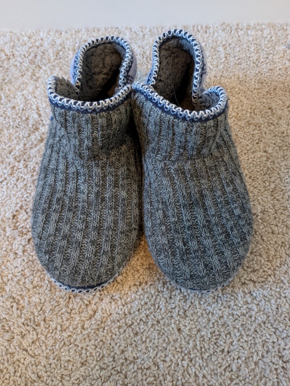 Women's Muk Luks Grey Knit Slip-On Slippers SZ 9-10